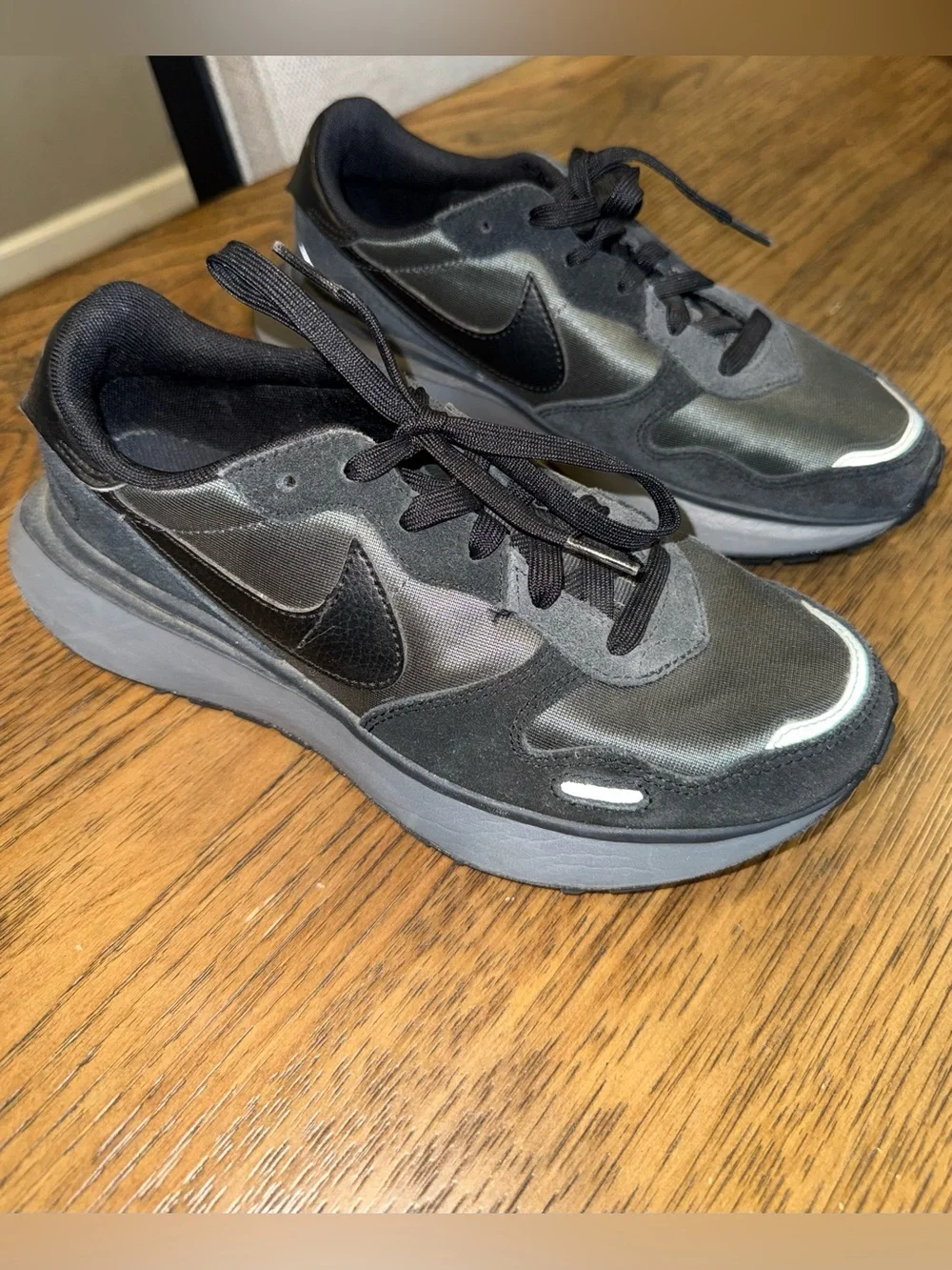 Nike Black Women's Low-Top Sneaker